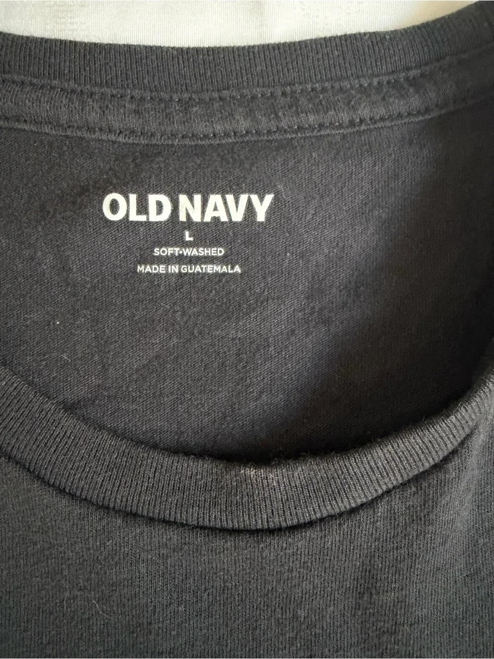 Old Navy Grey Tee with Olive Nature Graphic and Yellow Accent L. T118